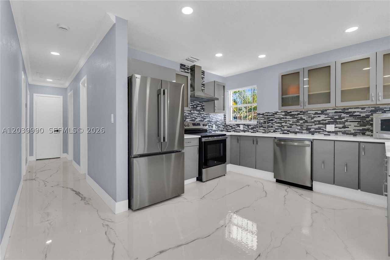 1010 Nw 196th St - Photo 6 of 50