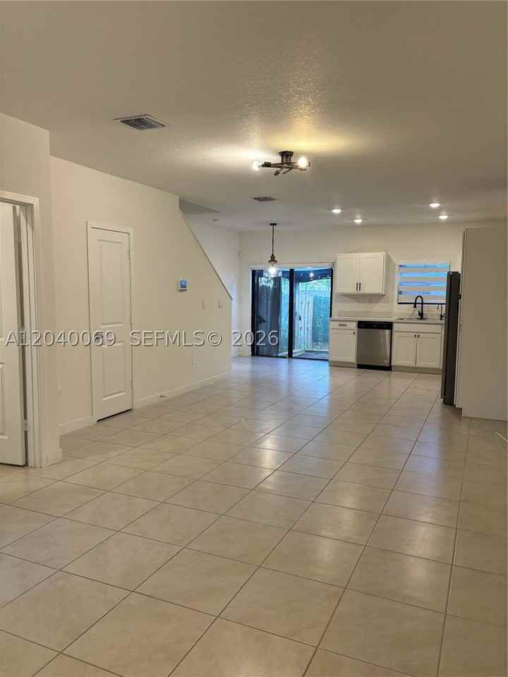 105 Ne 3rd Ct - Photo 2 of 16