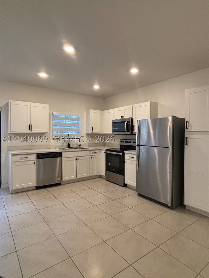 105 Ne 3rd Ct - Photo 3 of 16