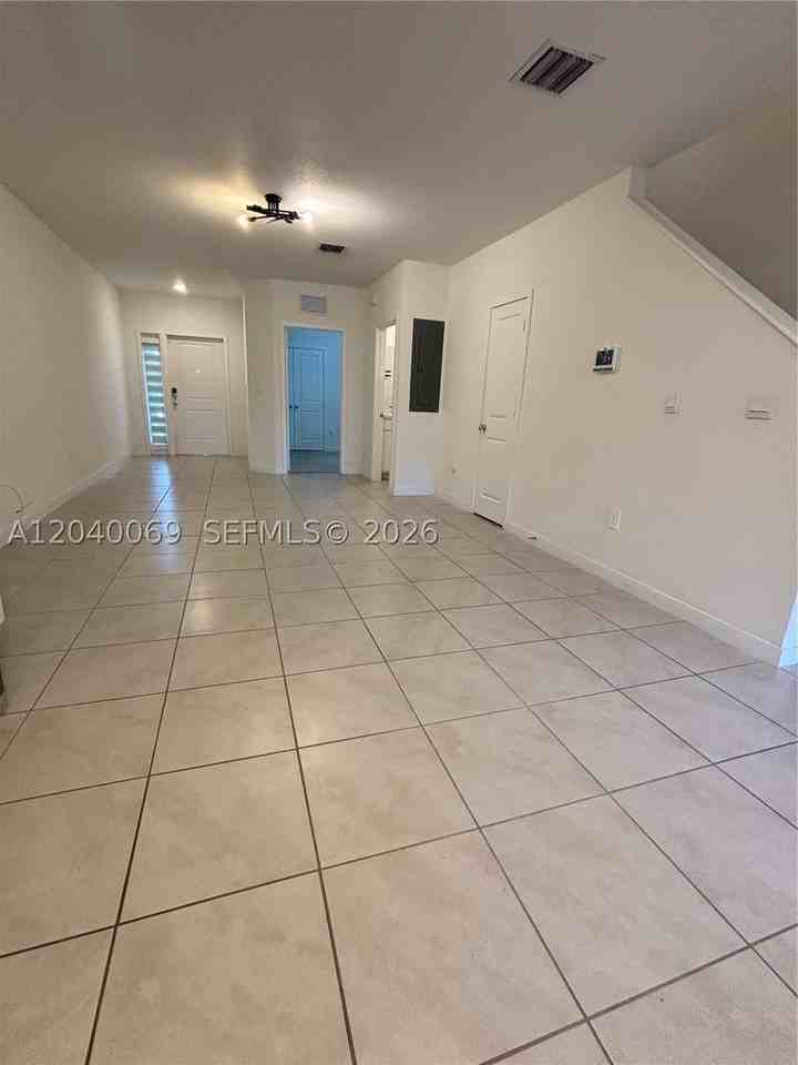 105 Ne 3rd Ct - Photo 4 of 16