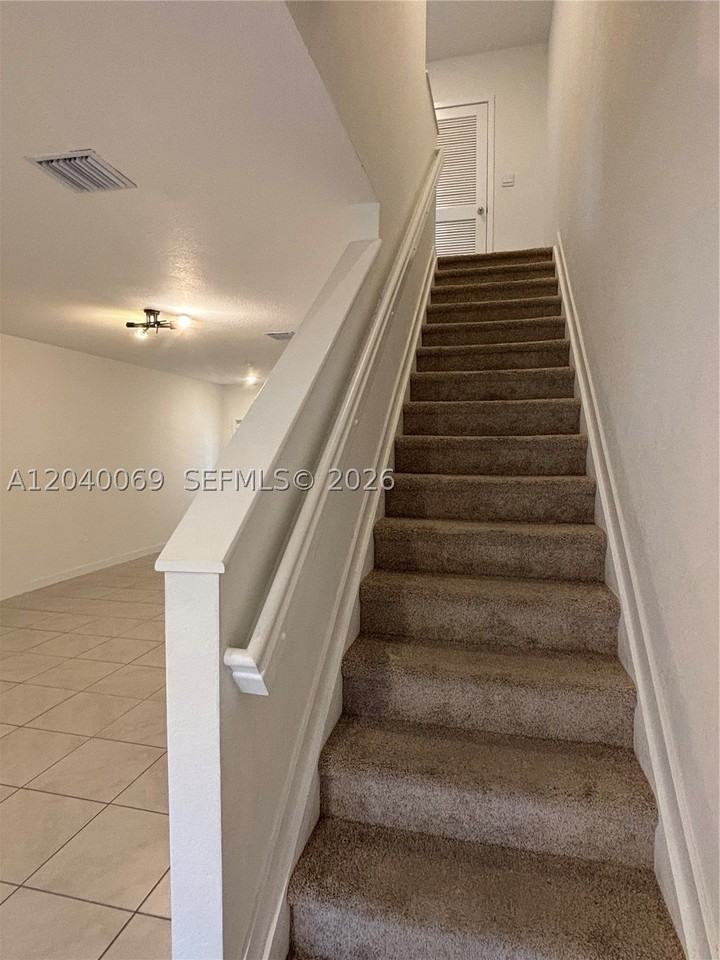 105 Ne 3rd Ct - Photo 5 of 16