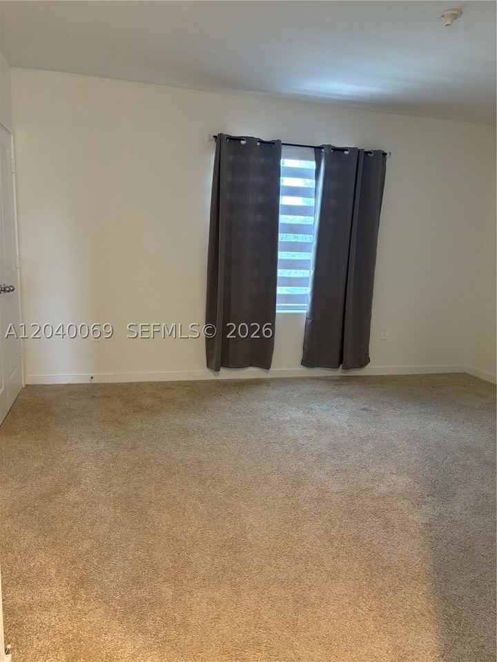 105 Ne 3rd Ct - Photo 7 of 16