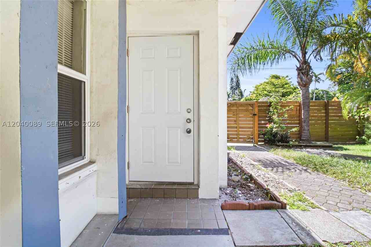 610 Sw 2nd Ave #1 - Photo 3 of 33