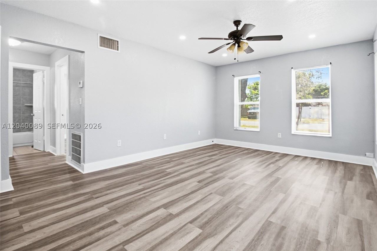 610 Sw 2nd Ave #1 - Photo 4 of 33