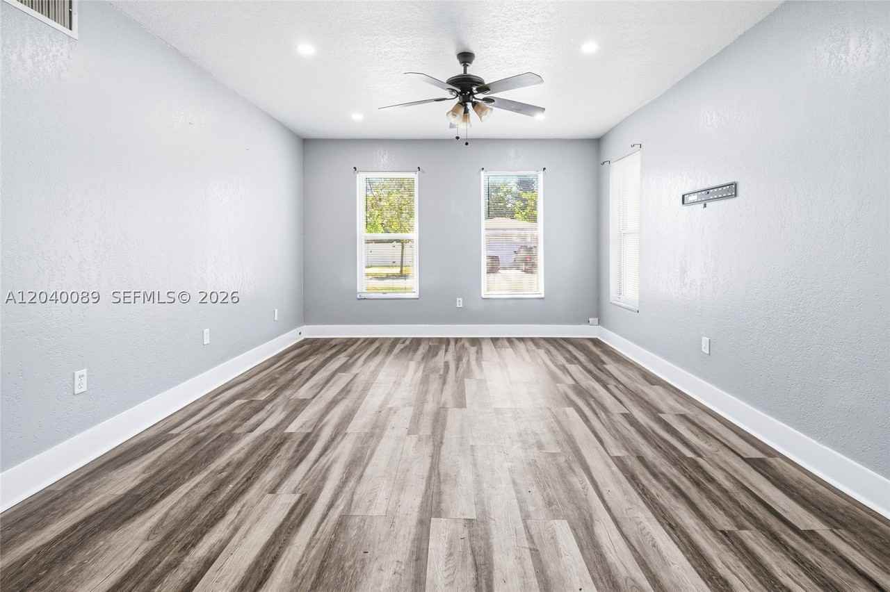 610 Sw 2nd Ave #1 - Photo 6 of 33