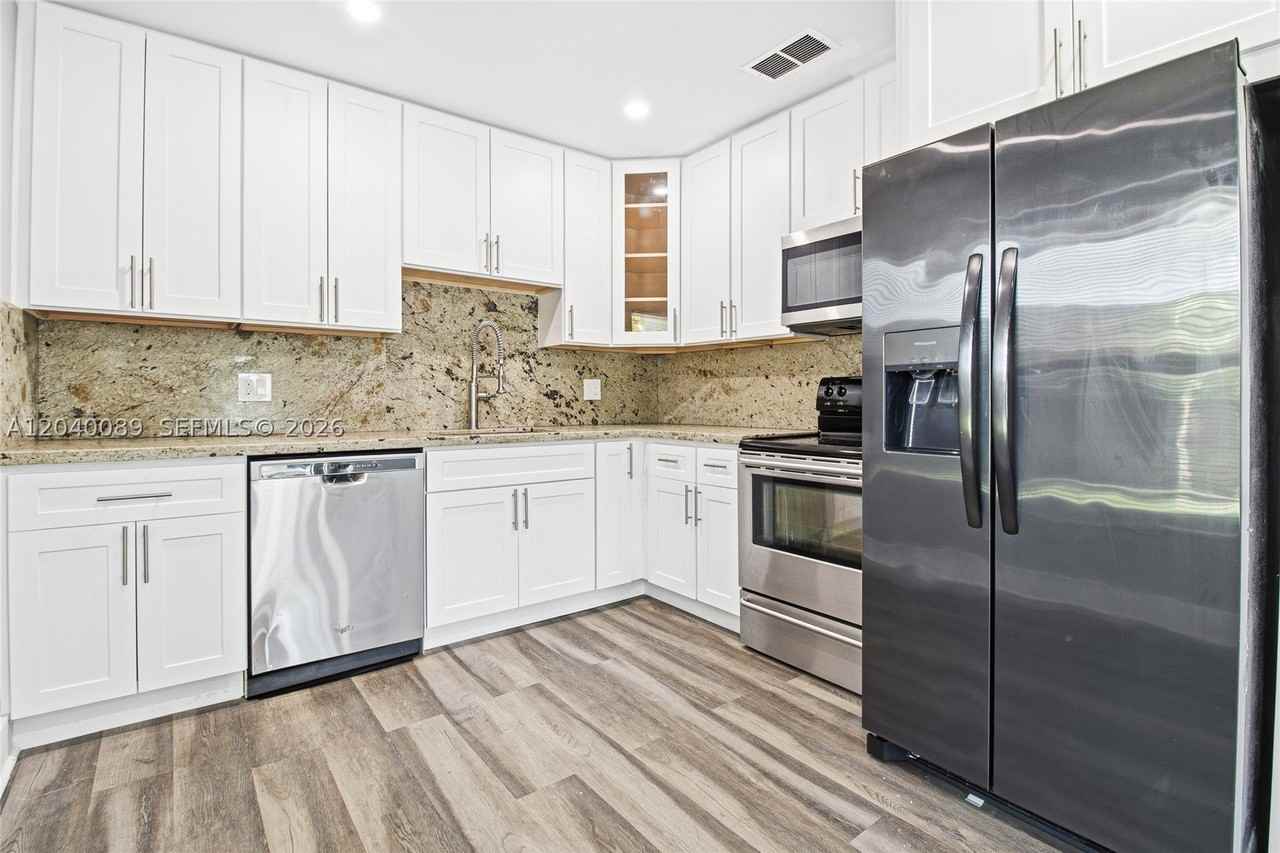 610 Sw 2nd Ave #1 - Photo 4 of 17