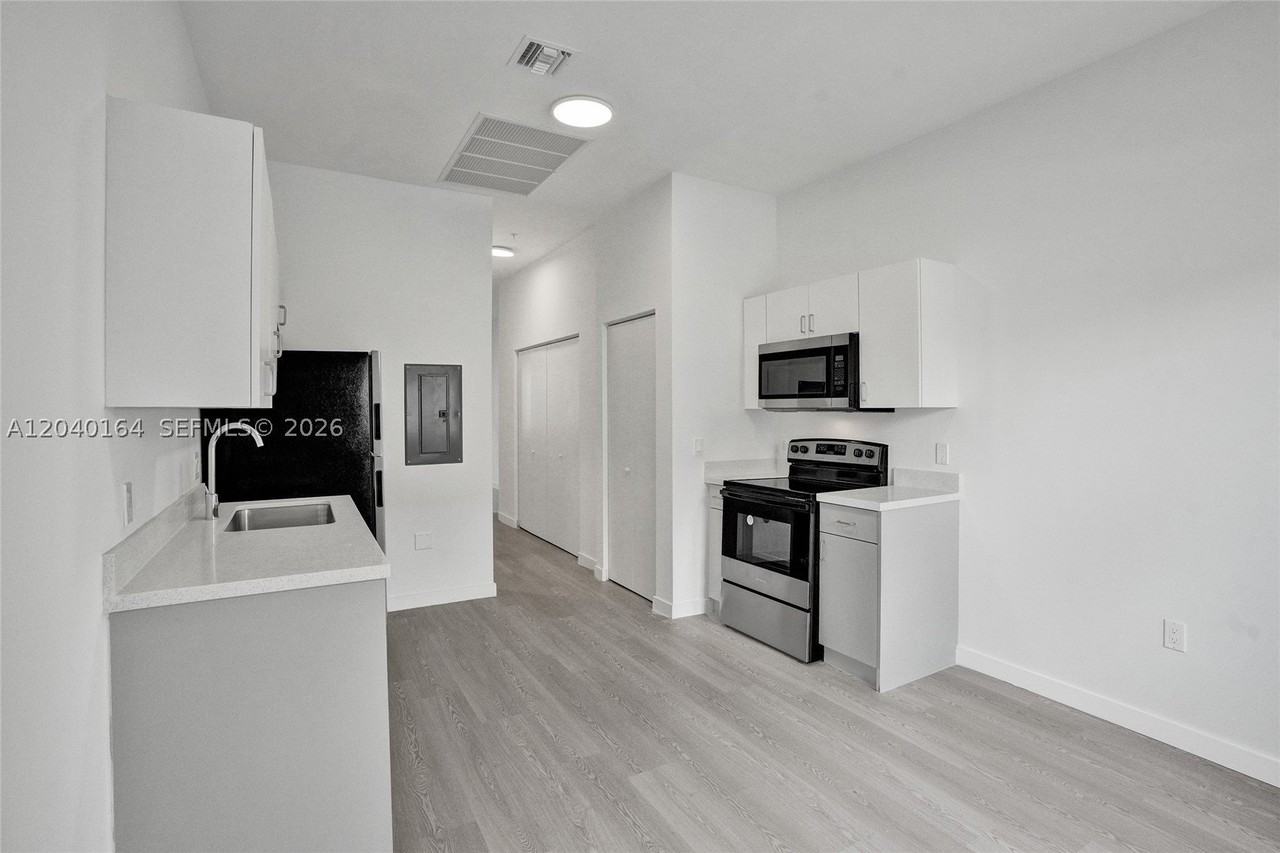 1567 Nw 1st St #5
