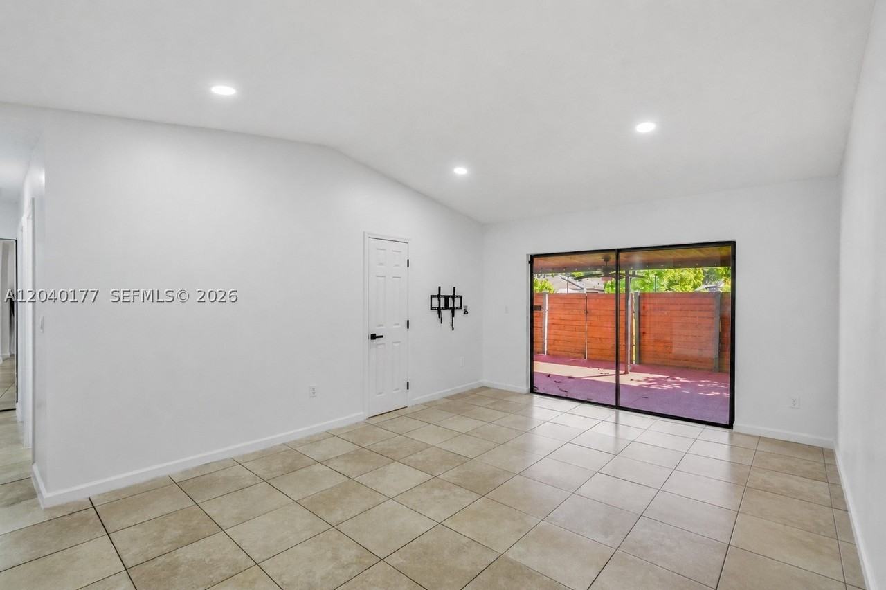 5113 Sw 138th Avenue Cir - Photo 3 of 28