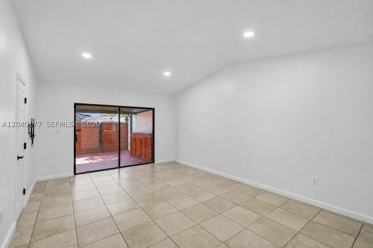 5113 Sw 138th Avenue Cir - Photo 4 of 28
