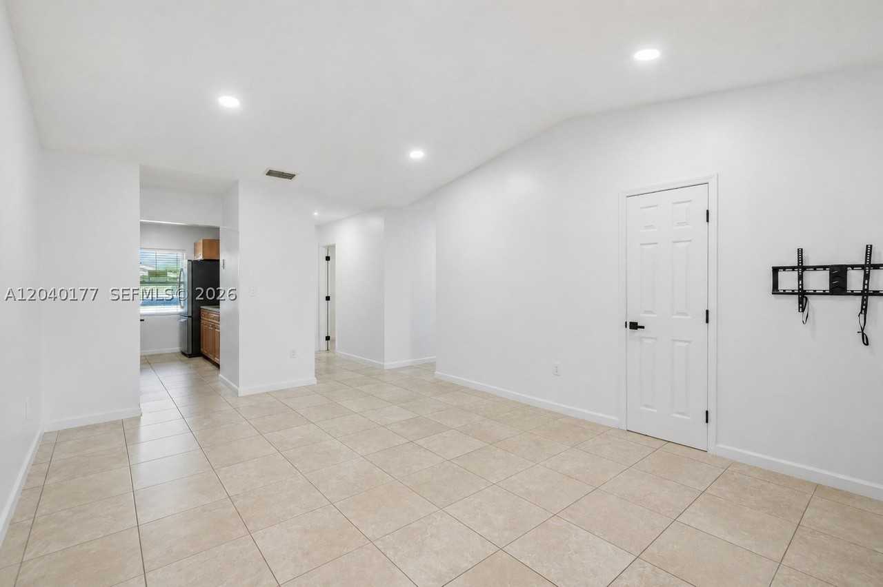 5113 Sw 138th Avenue Cir - Photo 5 of 28