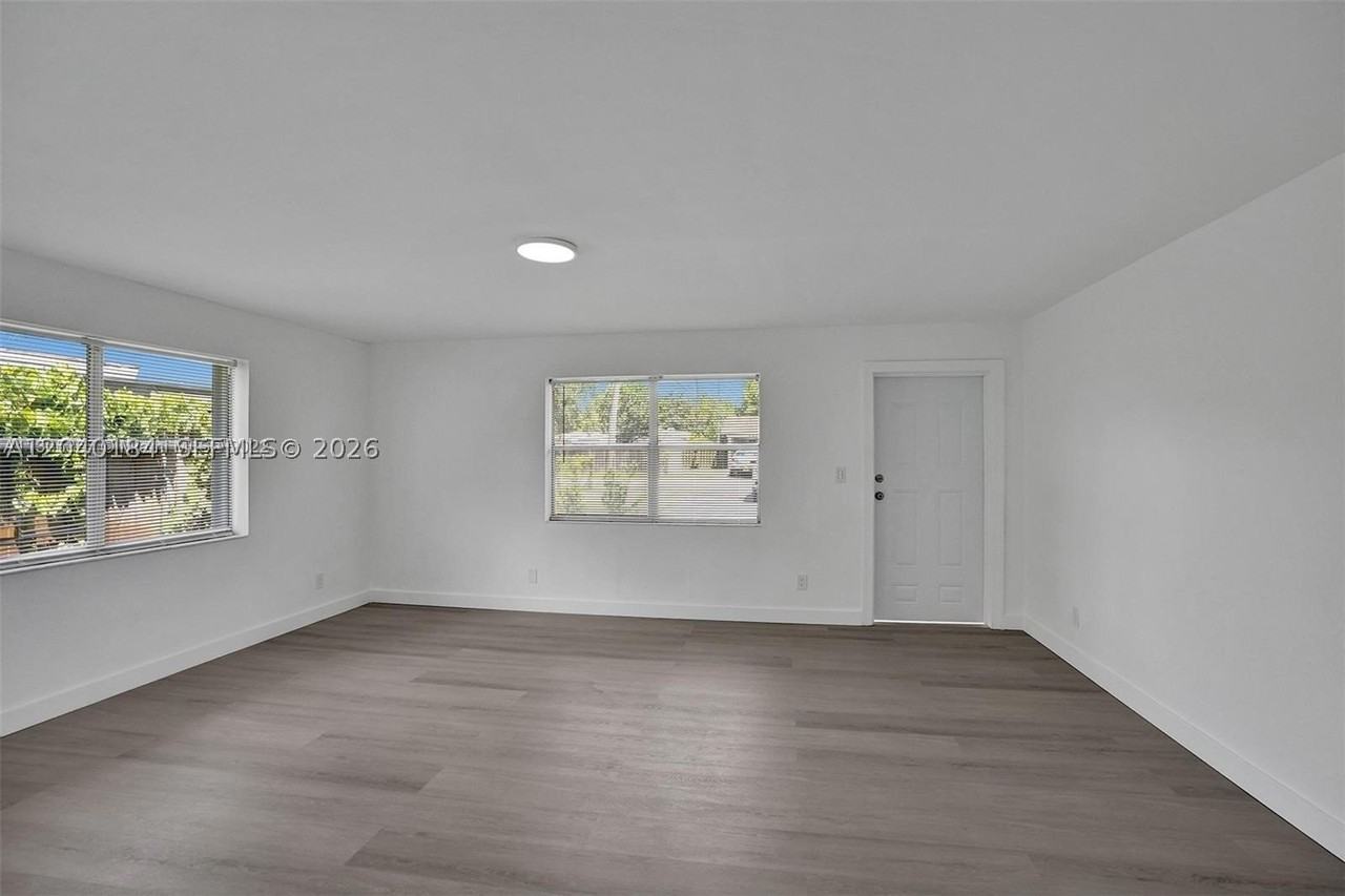 2804 Sw 16th St - Photo 4 of 17