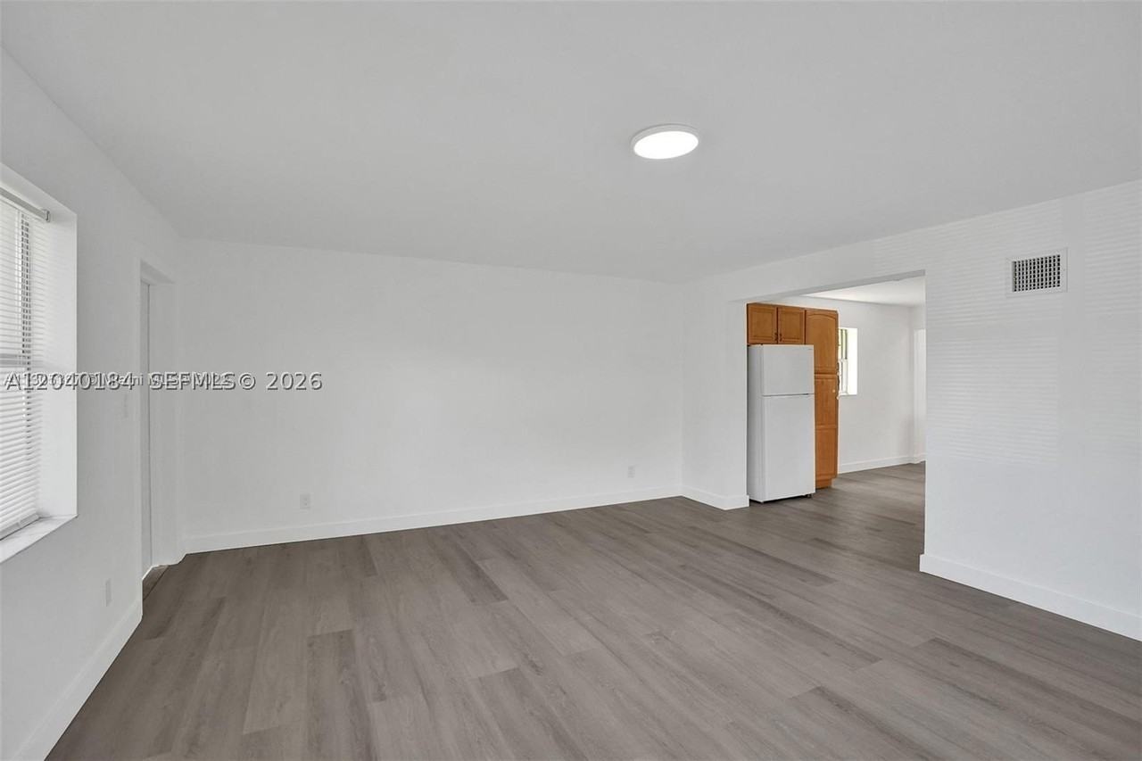 2804 Sw 16th St - Photo 5 of 17