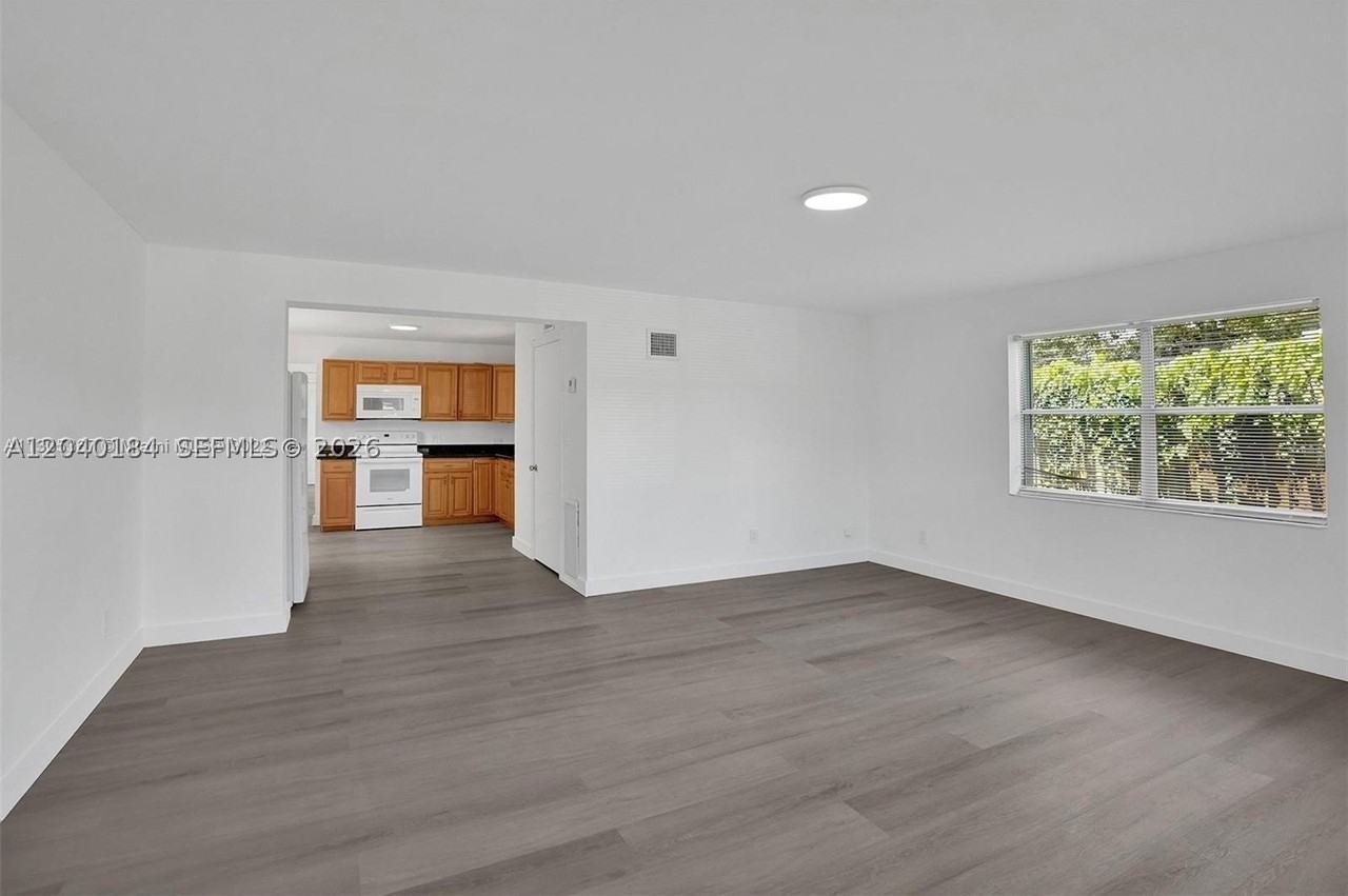 2804 Sw 16th St - Photo 6 of 17