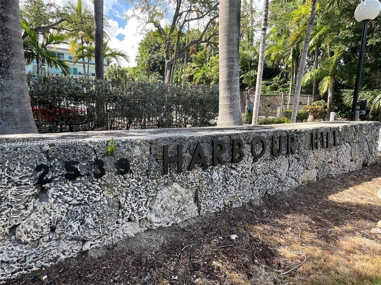 2539 S Bayshore Dr #320A