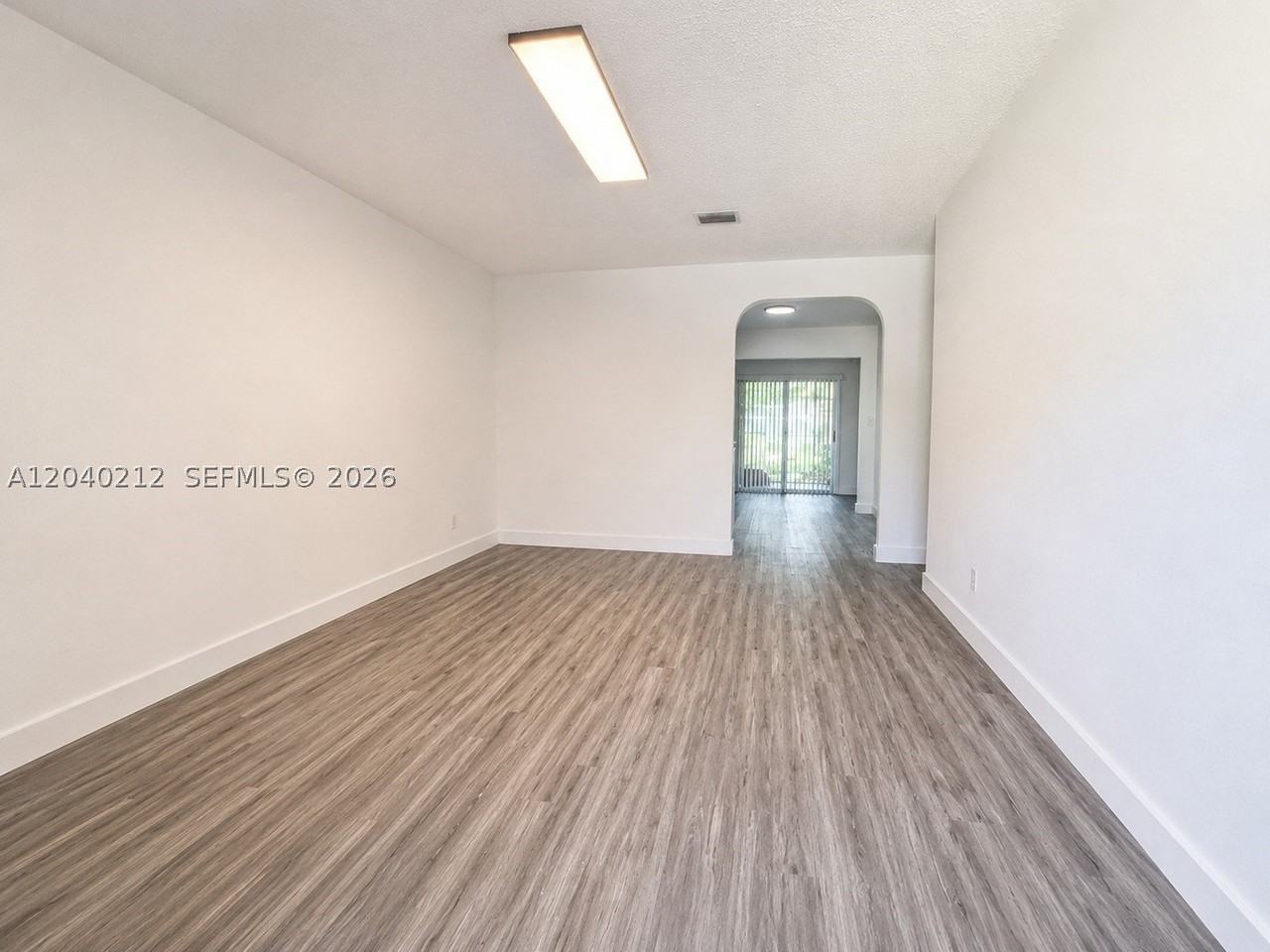 730 Nw 5th St #1 - Photo 3 of 12