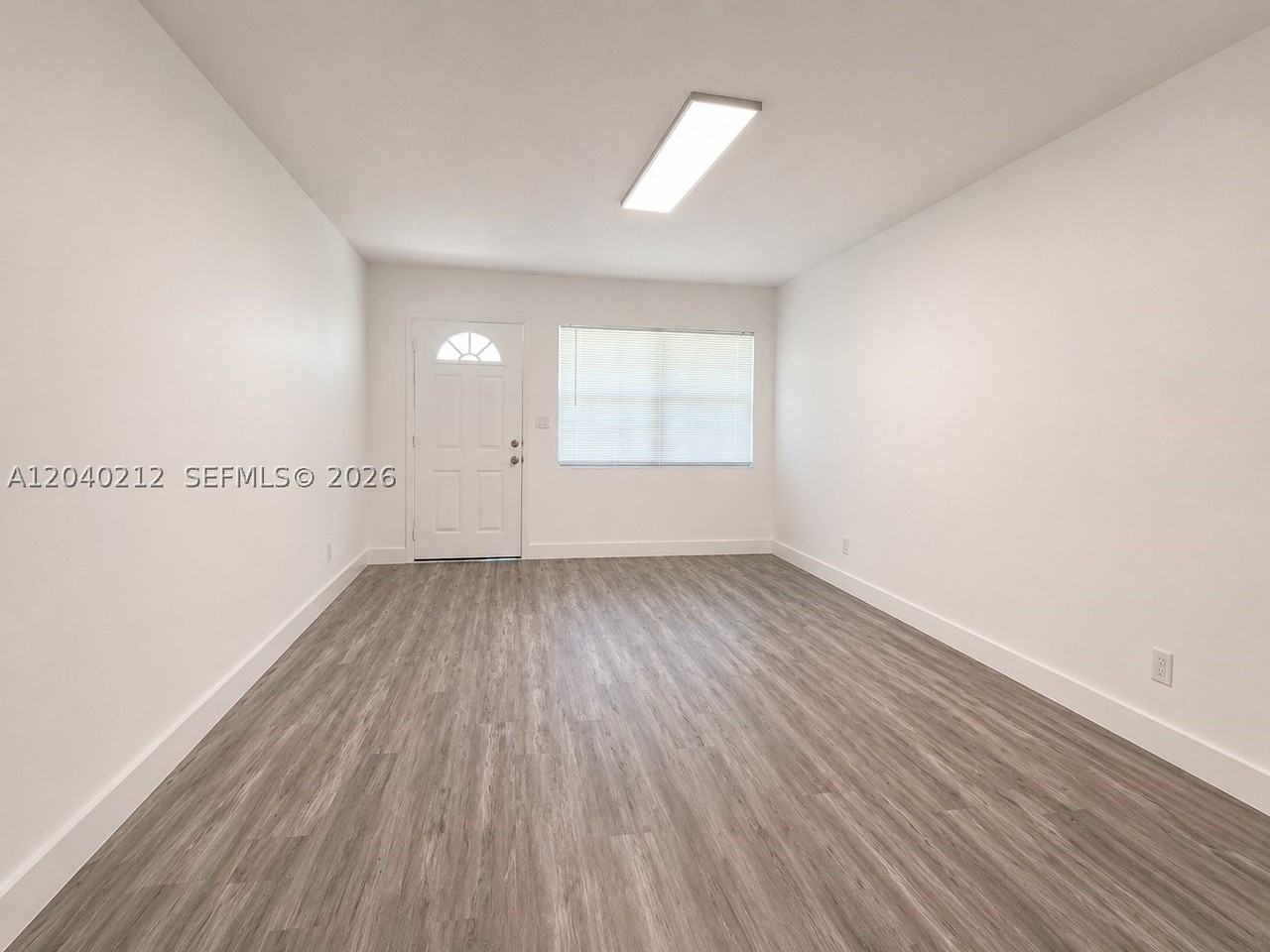 730 Nw 5th St #1 - Photo 4 of 12