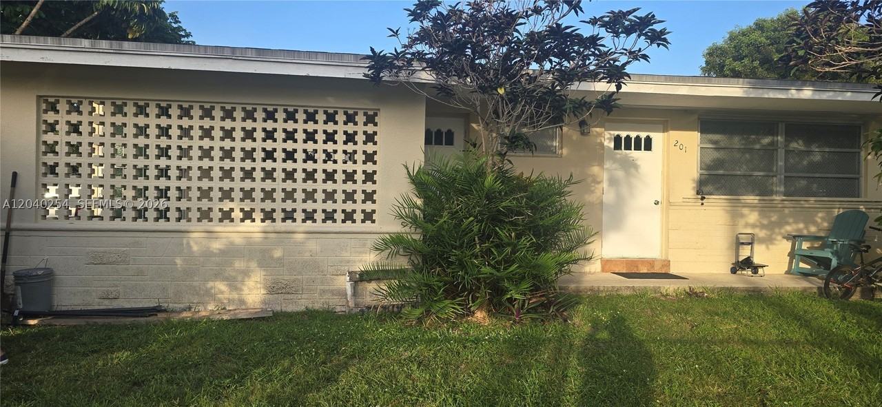 201 Sw 30th Ct