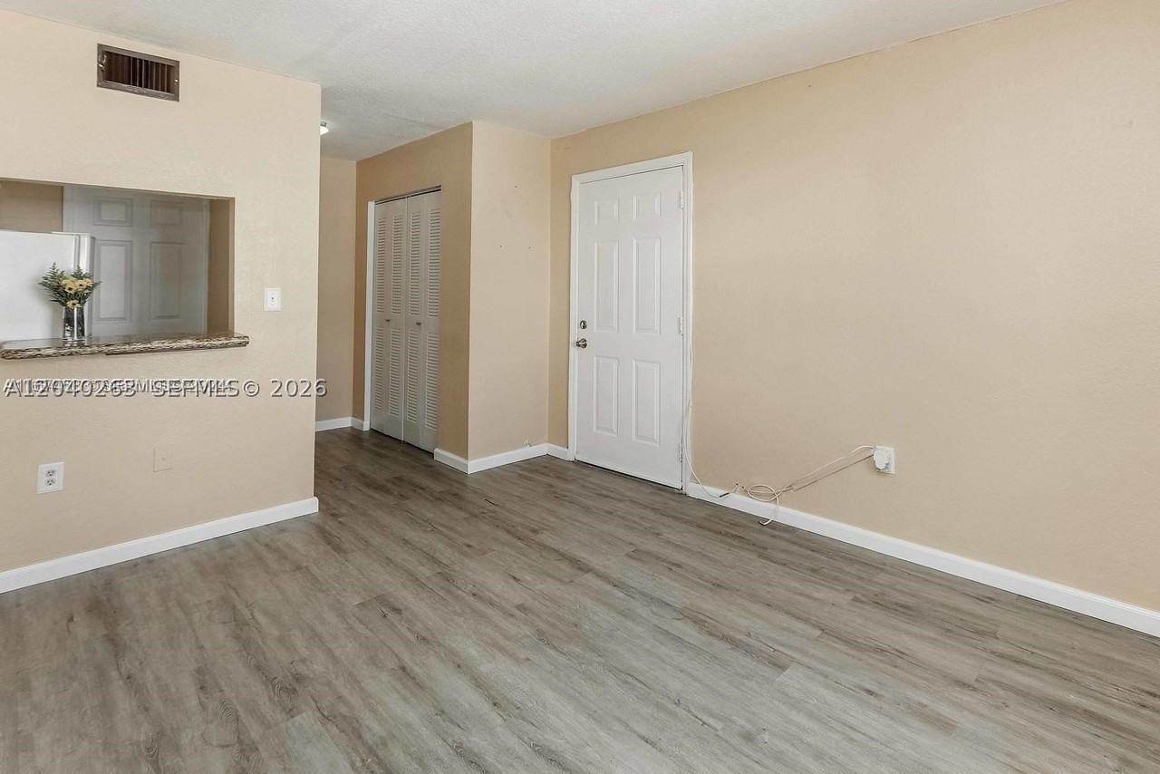 1021 Sw 104th Ct #2 - Photo 5 of 6