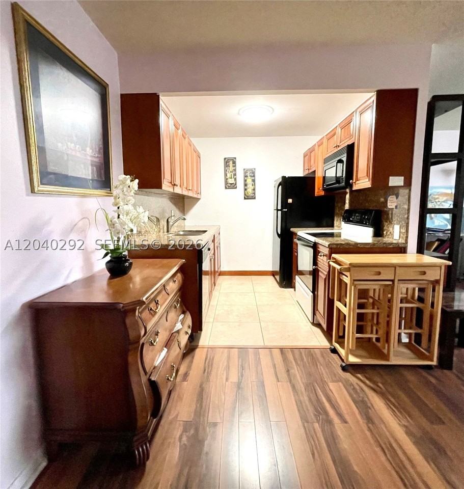 4031 Harwood D #4031 - Photo 4 of 25