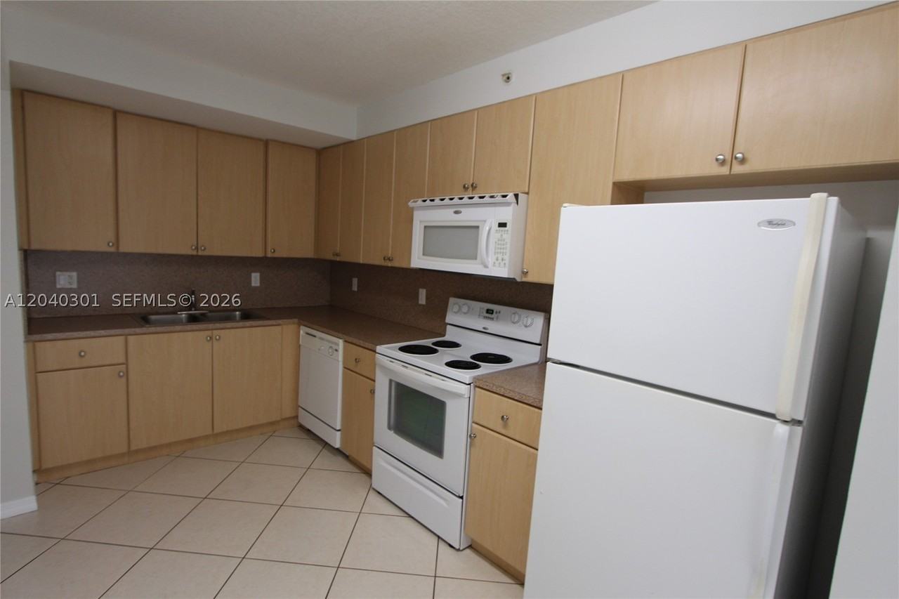 22931 Sw 88th Pl #105 - Photo 5 of 27