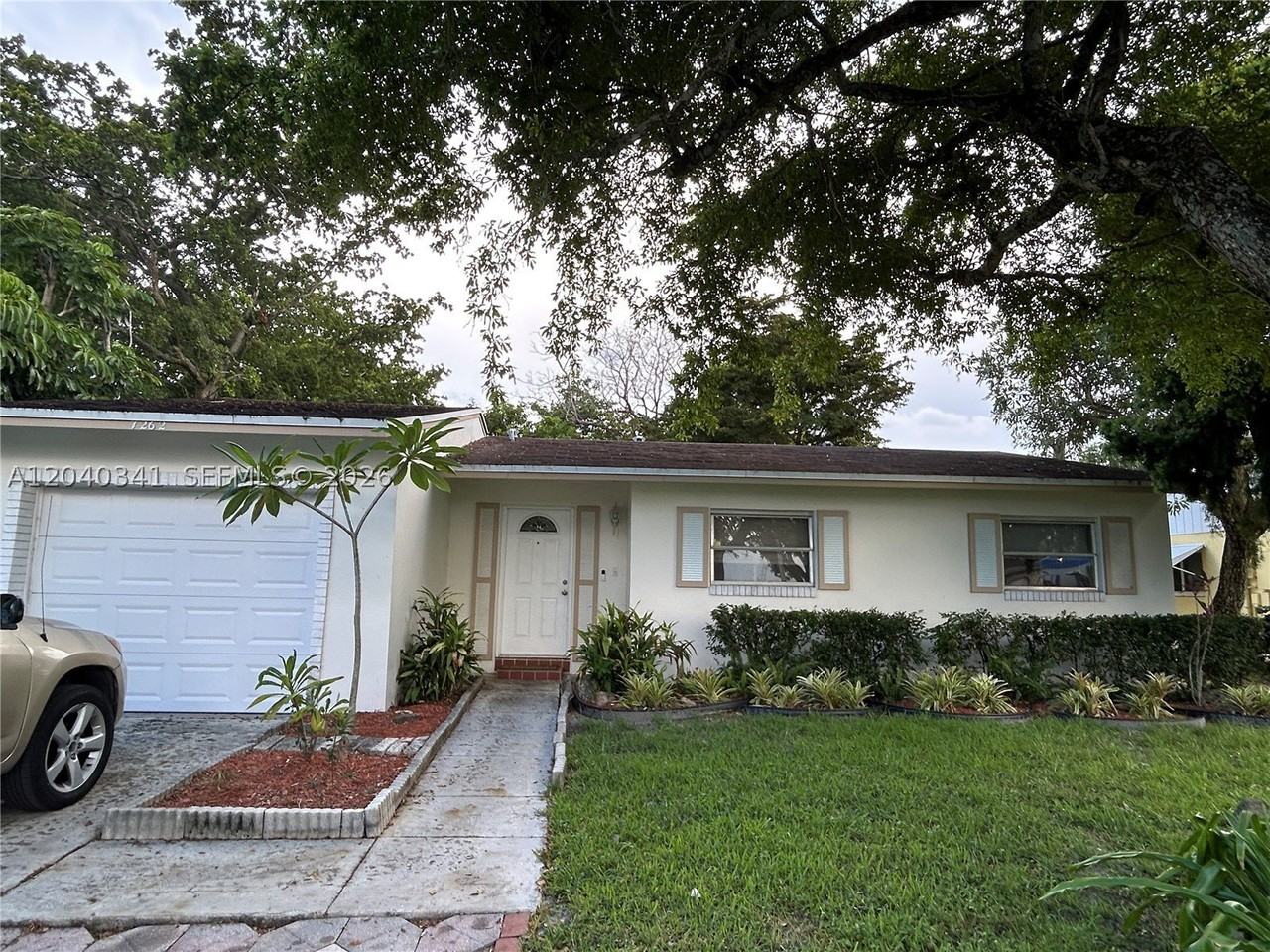 7262 Sw 1st St - Photo 2 of 6
