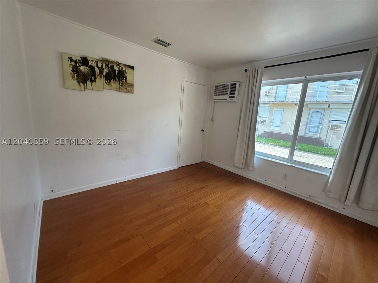 819 Ne 8th St #2 - Photo 2 of 9