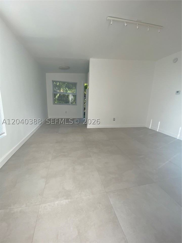 2011 Ne 167th St #9 - Photo 4 of 23