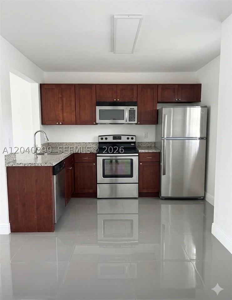 10325 Nw 11th St #101 - Photo 3 of 45