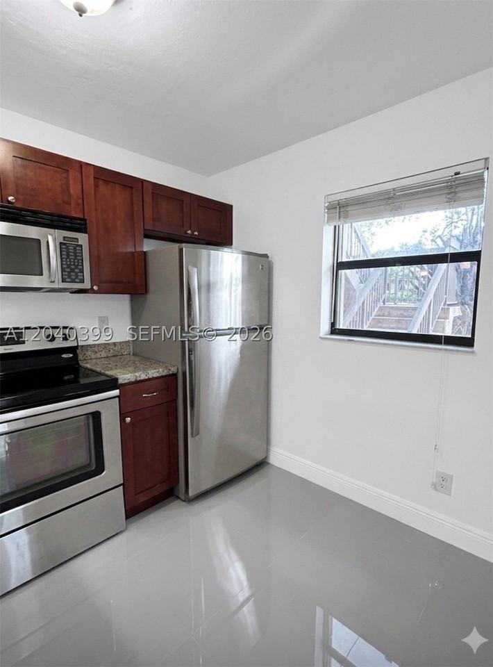 10325 Nw 11th St #101 - Photo 4 of 45