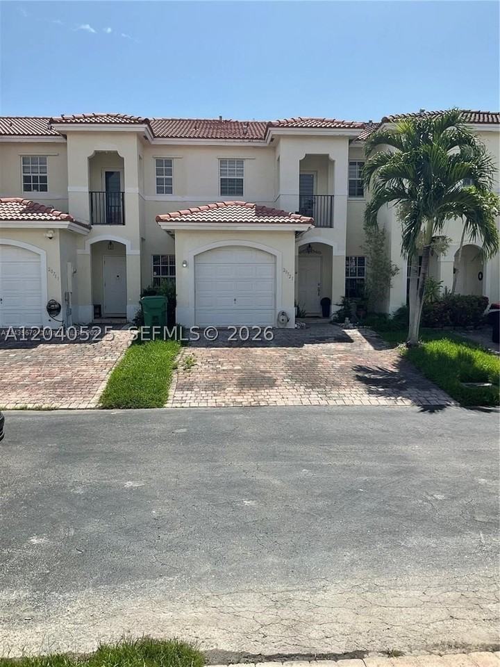 20721 Sw 80th Ct - Photo 2 of 16