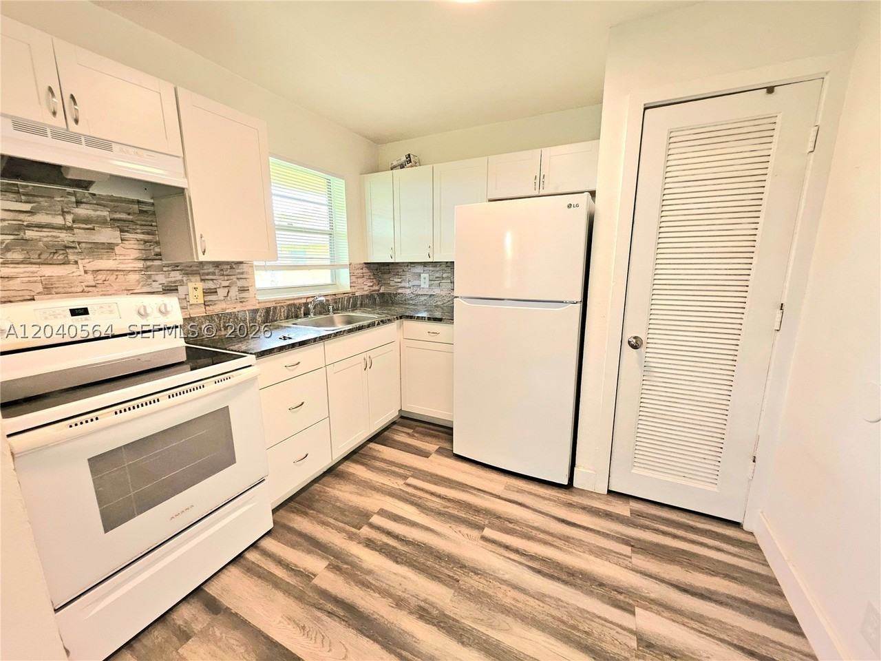 5180 Ne 6th Ave #621 - Photo 4 of 11