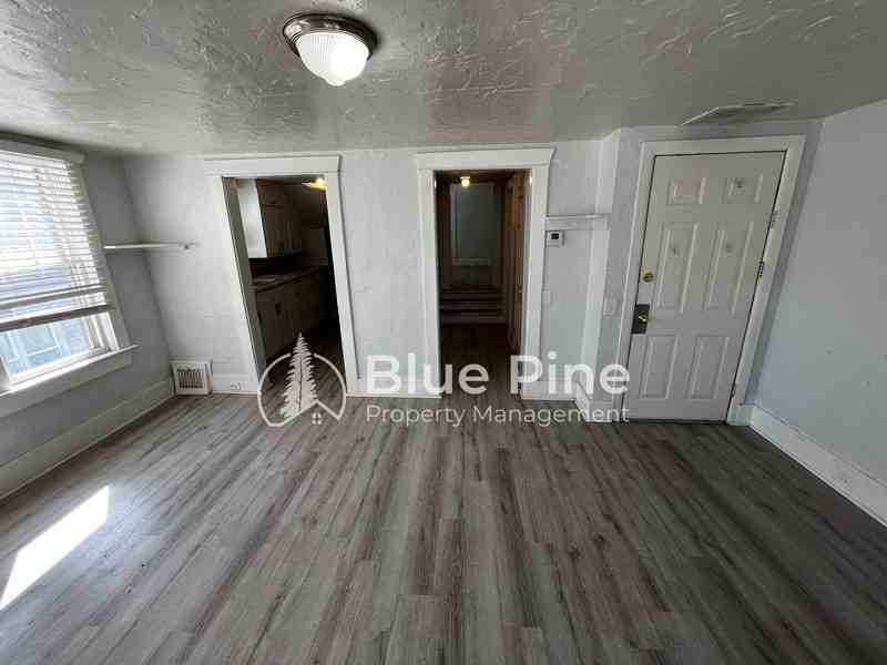 252 N Shilling Ave #4 - Photo 2 of 13