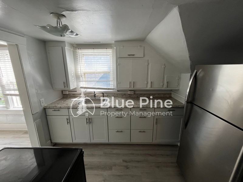 252 N Shilling Ave #4 - Photo 4 of 13