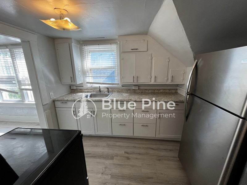 252 N Shilling Ave #4 - Photo 5 of 13