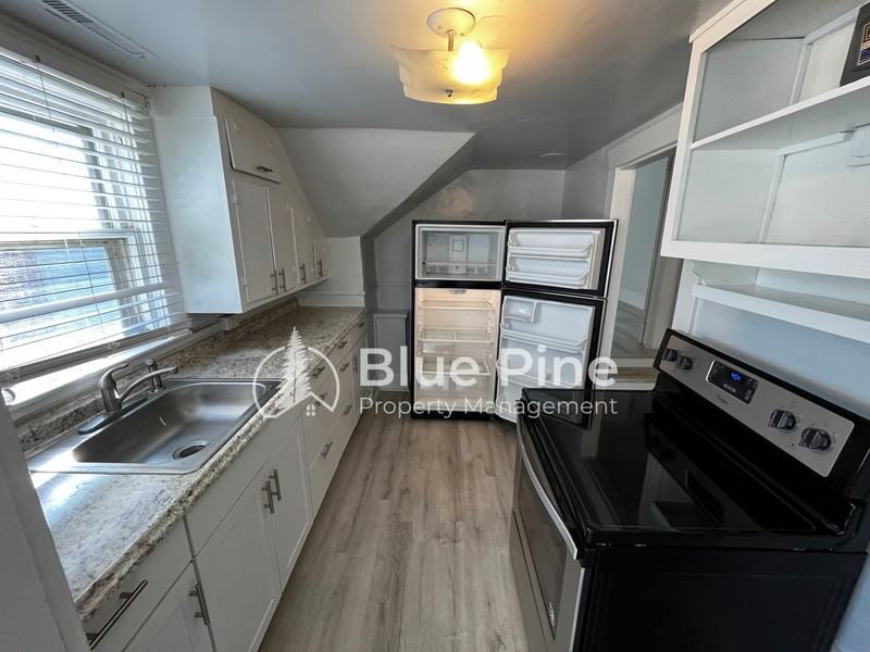 252 N Shilling Ave #4 - Photo 6 of 13