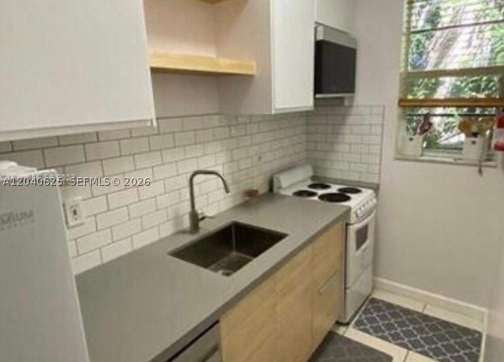 822 Lenox Ave #5 - Photo 5 of 10