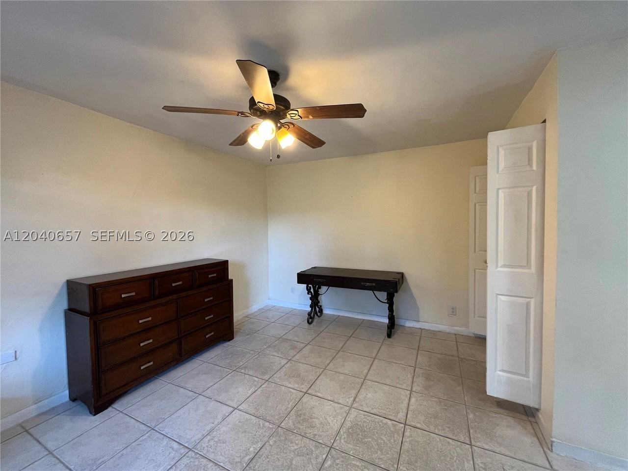 820 Sw 31st Ave #S - Photo 5 of 9