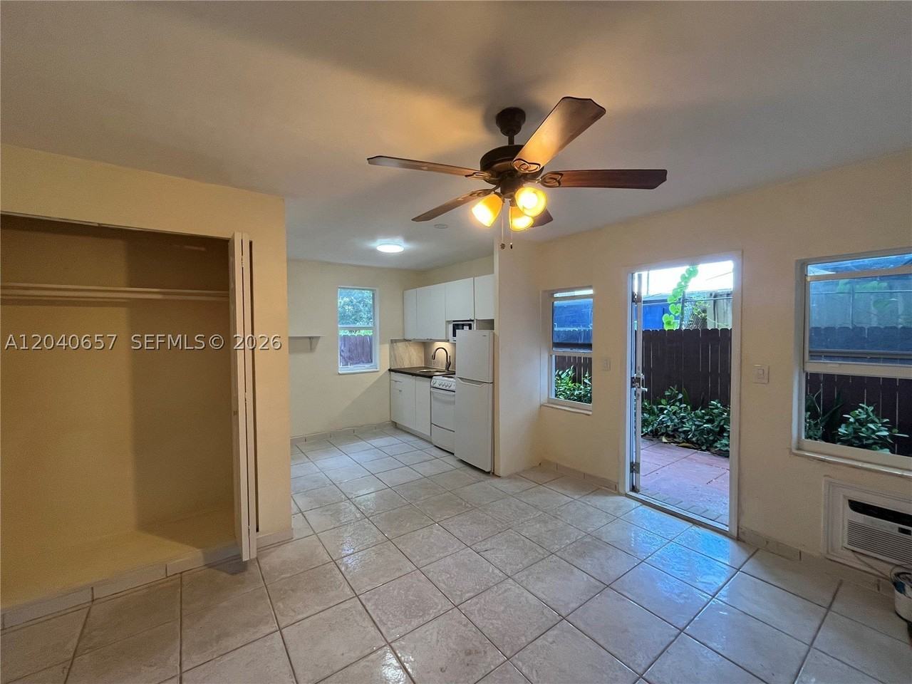 820 Sw 31st Ave #S - Photo 7 of 9