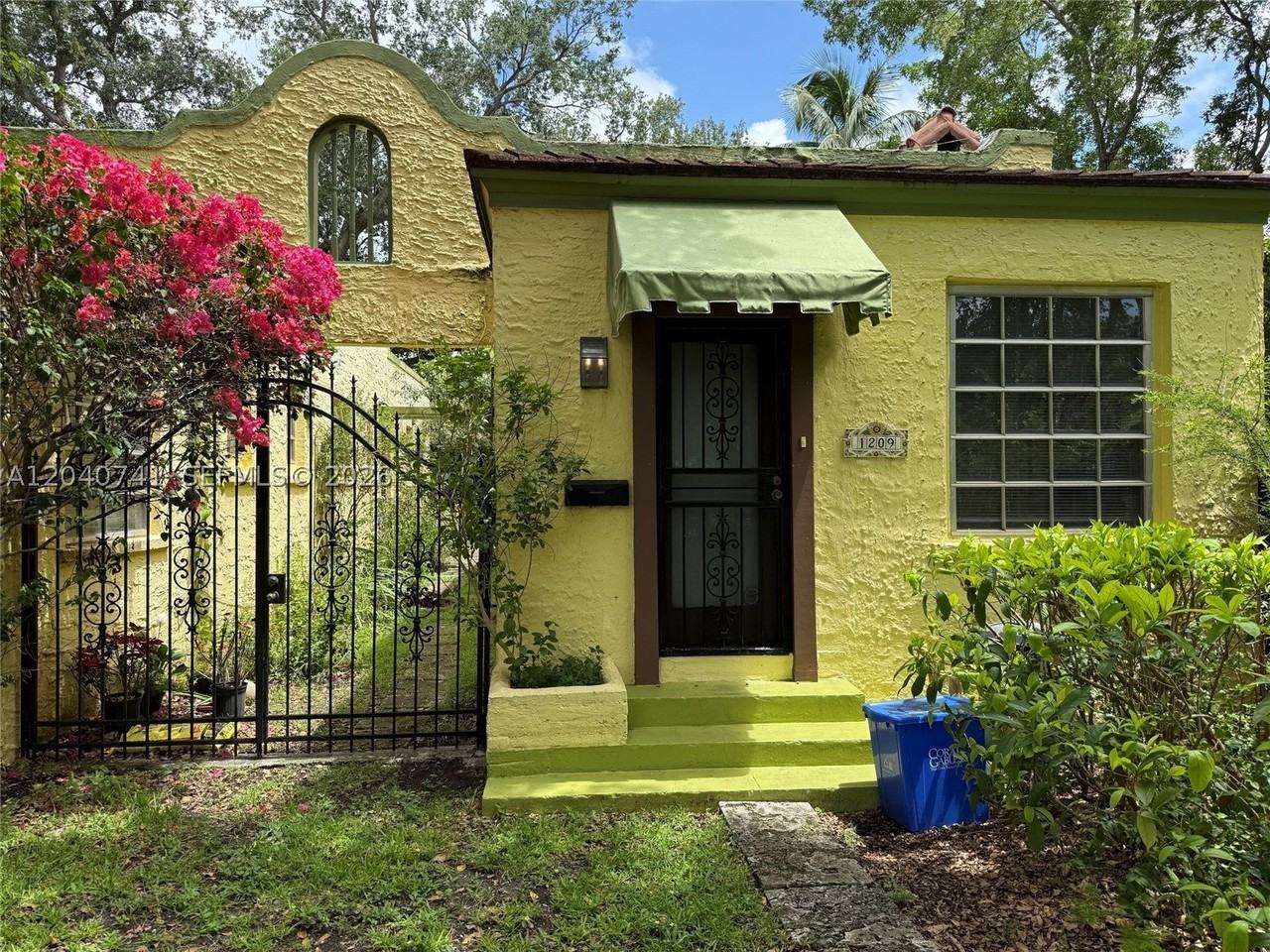 1209 Aguila Ave