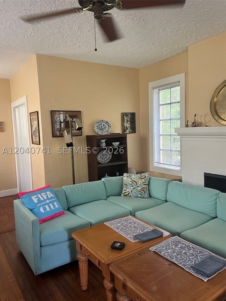 1209 Aguila Ave - Photo 5 of 19