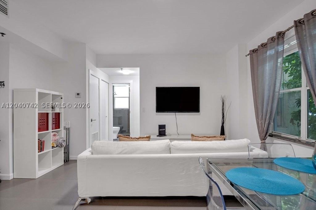 747 Michigan Ave #201 - Photo 3 of 24