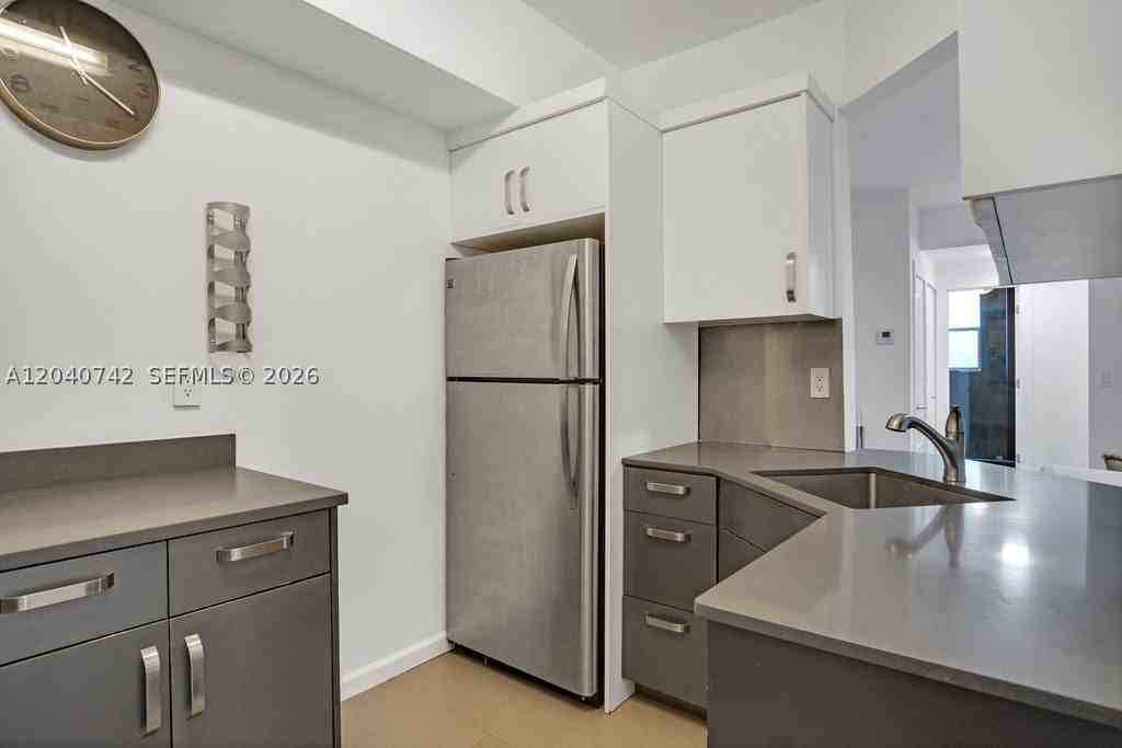 747 Michigan Ave #201 - Photo 5 of 24