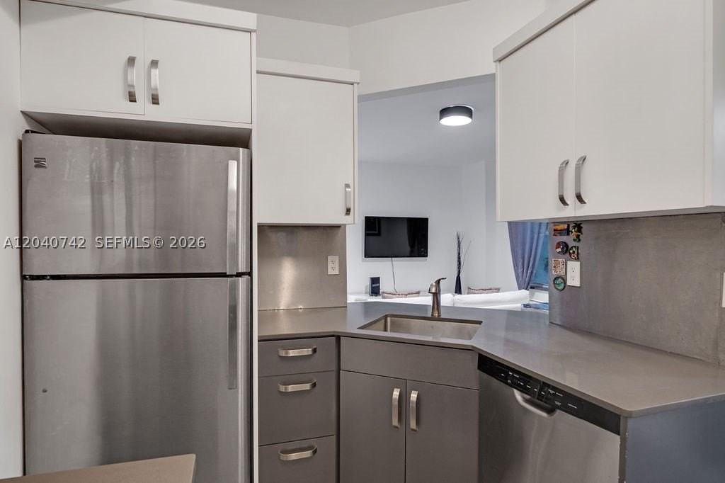 747 Michigan Ave #201 - Photo 6 of 24