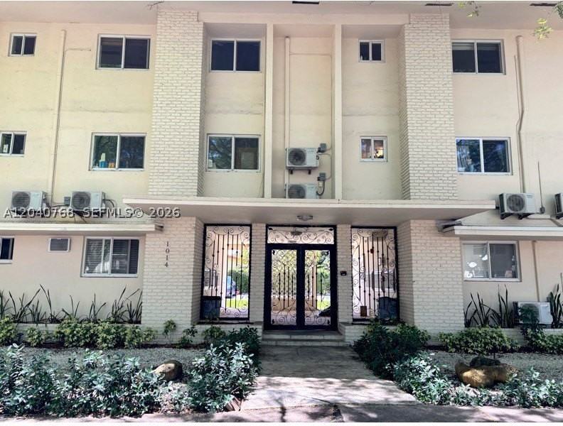 1014 Salzedo St #309