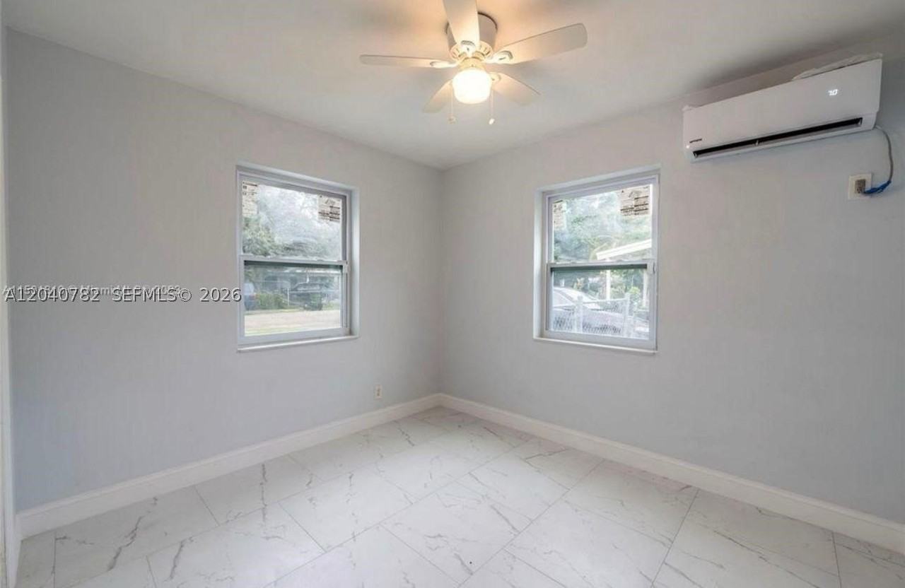 425 Nw 14th Way - Photo 5 of 14