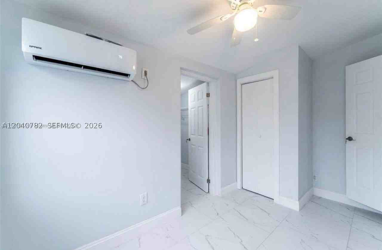 425 Nw 14th Way - Photo 6 of 14