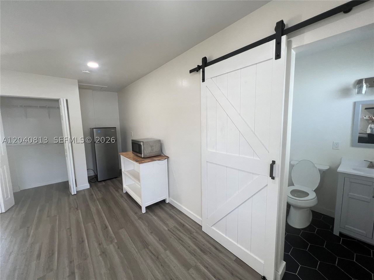 1015 Sw 4th Ave #B - Photo 2 of 14