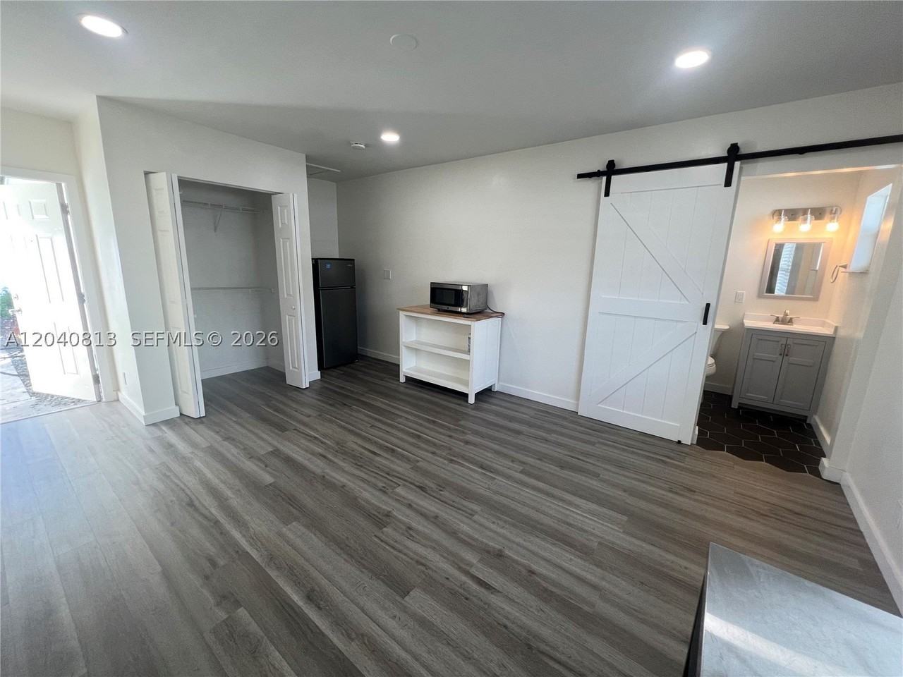 1015 Sw 4th Ave #B - Photo 5 of 14