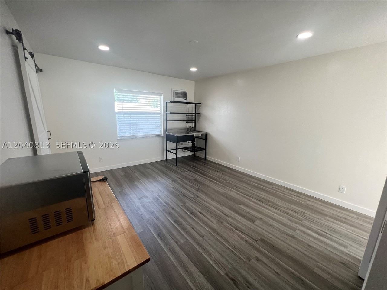 1015 Sw 4th Ave #B - Photo 6 of 14