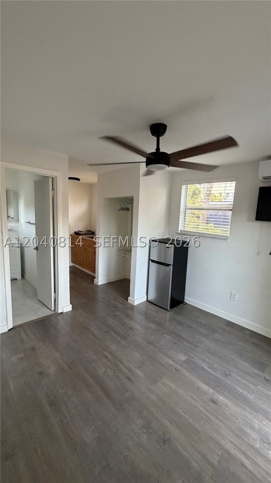 7025 Nw 5th Ave #2 - Photo 4 of 8